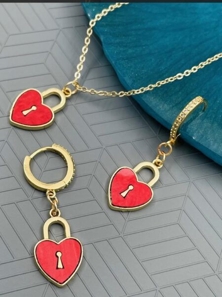 Beautiful Lock Charm Pendent With Earring SR_4867