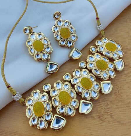 Pretty  Quality Kundan Choker Neaklace With Beautiful Earings.SR_11595