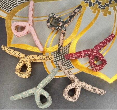 Beautiful Hair Clucher ( Pack Of 1)  Random Color SR_17090