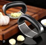 “Effortless Garlic Crushing with a Simple Rock – No Smelly Hands!” SR_1544
