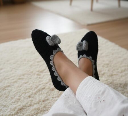 slippers-socks with wonderful flowers. A wonderful SR_545